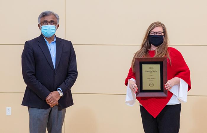 ORNL Director Thomas Zacharia presents Amy Brown with a plaque for receiving the 2021 Director’s Award for Outstanding Accomplishment in Mission Support on Dec. 10, 2021. Credit: Carlos Jones/ORNL, U.S. Dept. of Energy