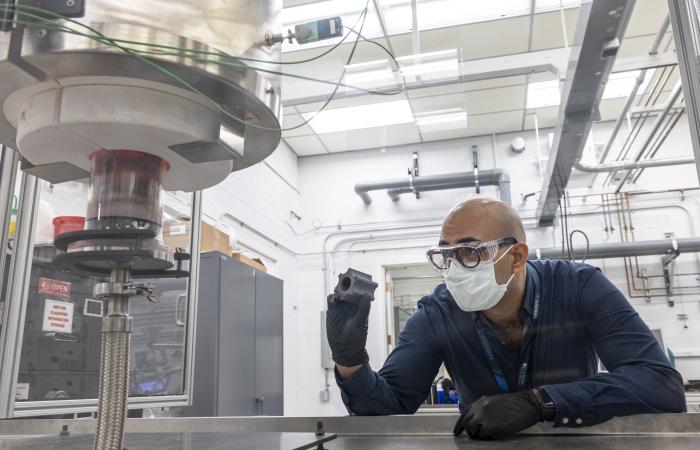 Ultra Safe Nuclear Corporation has licensed a novel method to 3D print highly resistant components for use in nuclear reactor designs. The novel method will allow the company to make parts with desired complex shapes more efficiently. Credit: Carlos Jones/ORNL, U.S. Dept. of Energy