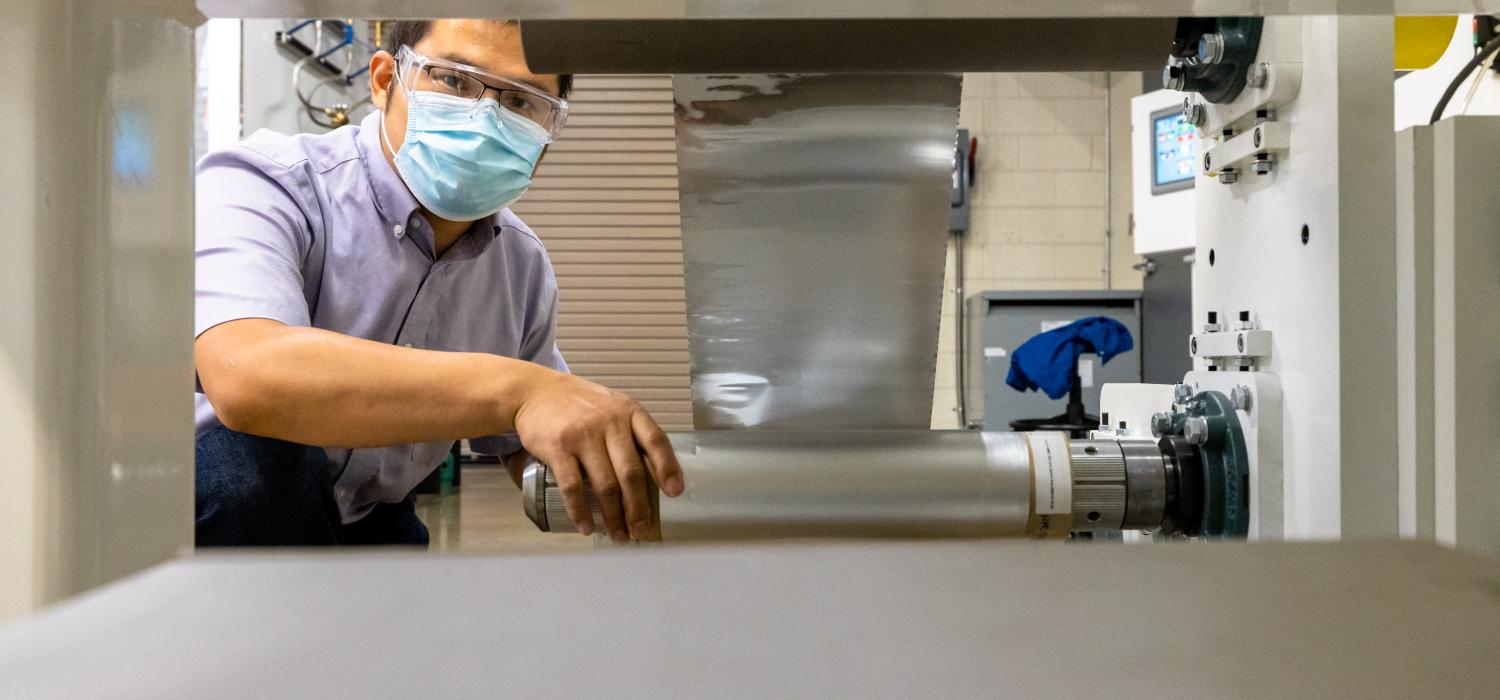 Researcher Zhijia Du operates equipment in the Grid Research Integration and Deployment Center at ORNL's Battery Manufacturing Facility. Credit: Carlos Jones/ORNL, U.S. Dept. of Energy