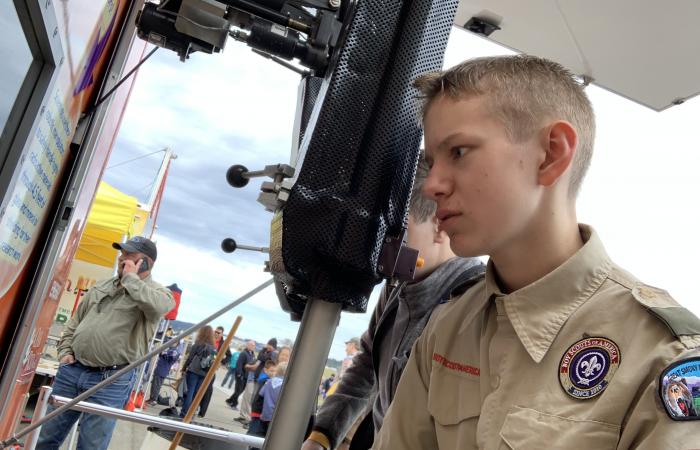 Noah Bodiford, 13, of Troop 506 in Halls was one of many scouts attempting to pick up wooden blocks with robotic maniuplators. “These are pretty cool,” he said.