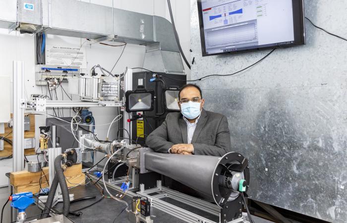 Kashif Nawaz, researcher and group leader for multifunctional equipment integration in buildings technologies, is developing a platform for the direct air capture of carbon dioxide that can be retrofitted to existing rooftop heating, ventilation and air conditioning units. Credit: ORNL/U.S. Dept. of Energy