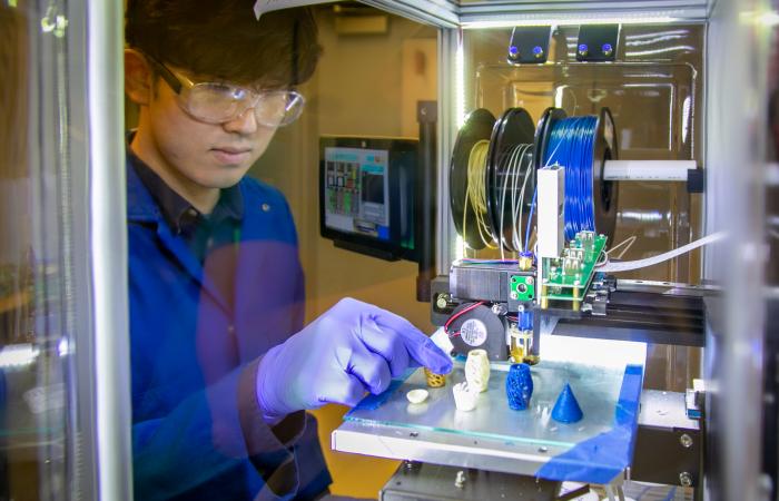 An Oak Ridge National Laboratory strategy for upcycled plastic waste offers printable, high-performance materials to advance additive manufacturing. Credit: Genevieve Martin/ORNL, U.S. Dept. of Energy