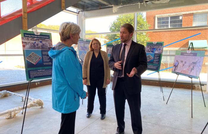 ORNL's Travis Humble discusses the benefits of an advanced scientific research building, called the Translational Research Capability facility - currently under construction at ORNL, to Energy Secretary Jennifer Granholm. ORNL's Cynthia Jenks participated in the conversation. Credit: Jenny Woodbery/ORNL, U.S. Dept. of Energy