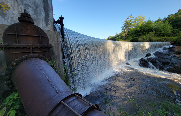 Technology to retrofit nonpowered dams such as the Lake Sequoyah Dam in North Carolina could be tested before deploying to ensure performance and reliability. Credit: Scott DeNeale/ORNL, U.S. Dept. of Energy