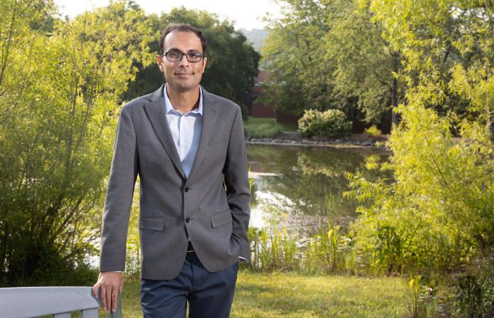Saubhagya Rathore uses his modeling, hydrology and engineering expertise to improve understanding of the nation’s watersheds to better predict the future climate and to guide resilience strategies. Credit: Genevieve Martin/ORNL, U.S. Dept. of Energy 
