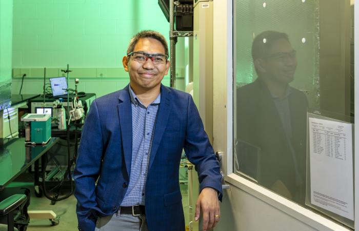 Christian Salvador is studying natural and manmade aerosols at Oak Ridge National Laboratory to improve our understanding of how atmospheric pollutants affect ecosystems and the Earth’s climate. Credit: Carlos Jones/ORNL, U.S. Dept. of Energy