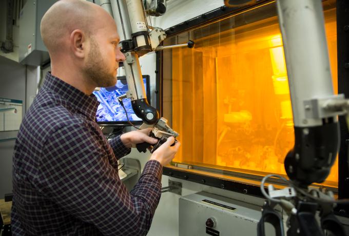 A multi-directorate team from ORNL collaborated to develop the Ra-226 Purification and Ac-227 Production Operations, building 3047, December 16, 2016.