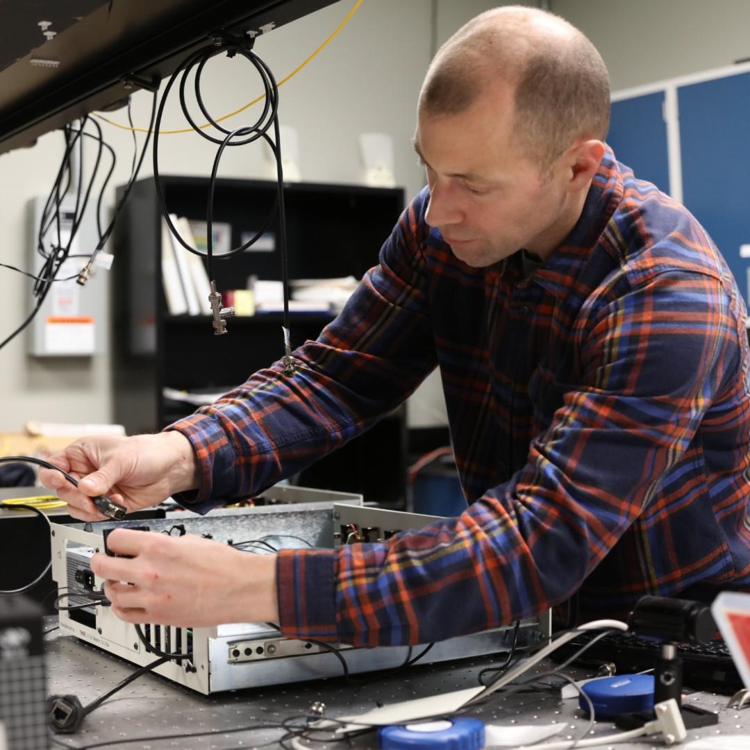 ORNL researcher Brian Williams prepares for a demonstration of a quantum key distribution system. Credit: Genevieve Martin/ORNL, U.S. Dept. of Energy