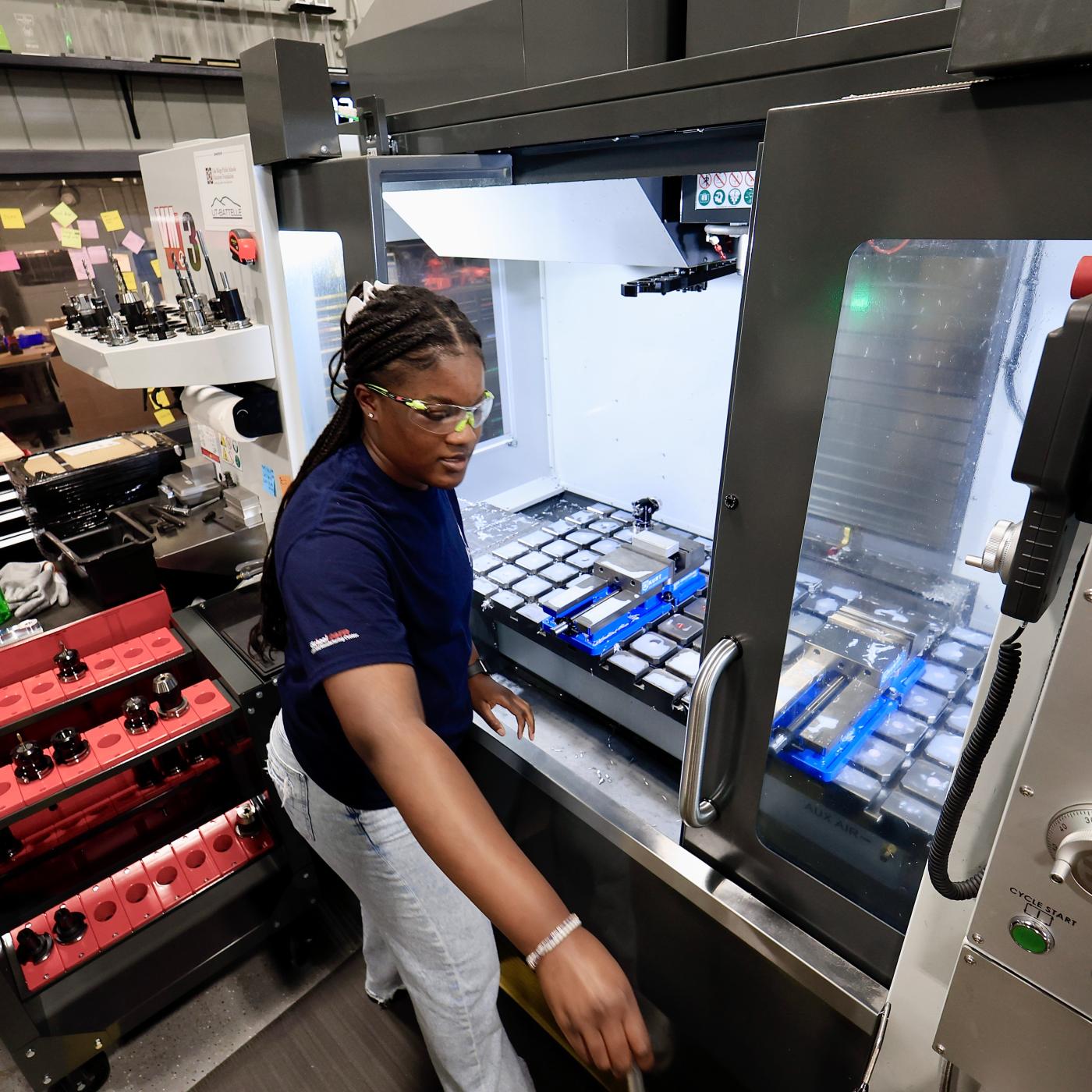 Oak Ridge High School student is working on an 3D printing machine donated by UT-Battelle