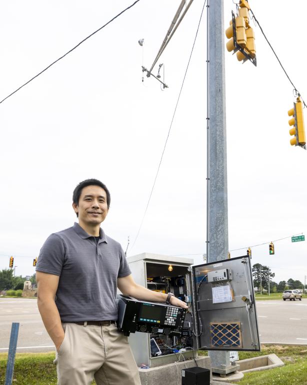 Ross Wang is leveraging his expertise in civil engineering, transportation systems, data analytics, and modeling and simulation in a variety of mobility projects at ORNL, including unsnarling traffic on some of the nation’s most congested roadways. Credit: ORNL, U.S. Dept. of Energy