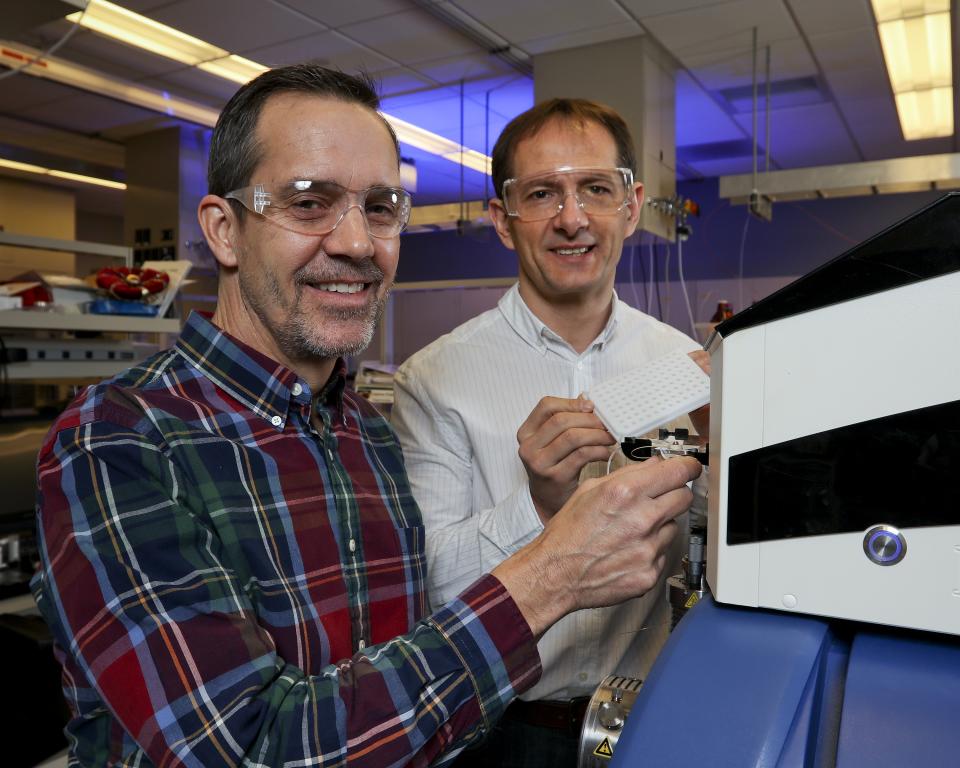 Gary Van Berkel, left, and Vilmos Kertesz demonstrate ORNL’s open port sampling interface in this photo from 2017. SCIEX licensed CellSight to explore integrations with SCIEX systems and the open port interface, or OPI. Built off the licensed technology of ORNL’s open port sampling interface, OPI launched as part of the Echo MS system. Credit: ORNL, U.S. Dept. of Energy