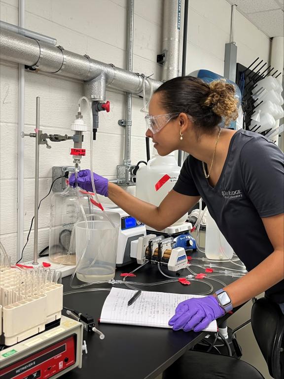 Florida International University student Caridad Estrada worked alongside ORNL biogeochemists as part of a DOE internship in the summer of 2022. Credit: Melanie Mayes/ORNL, U.S. Dept. of Energy
