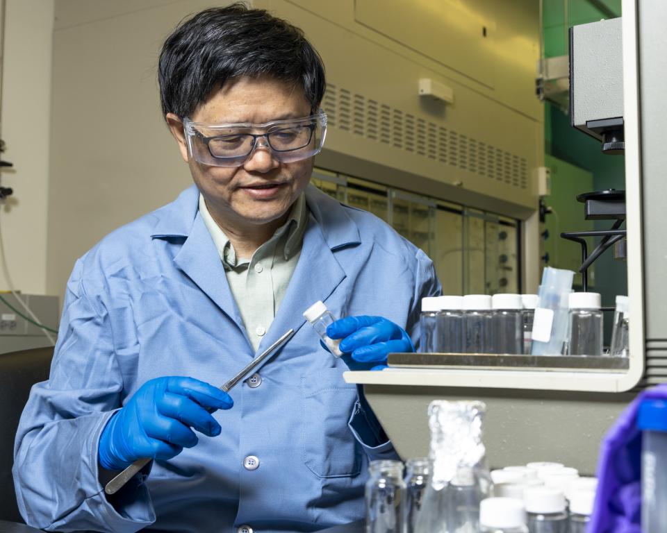 Sheng Dai in his research lab