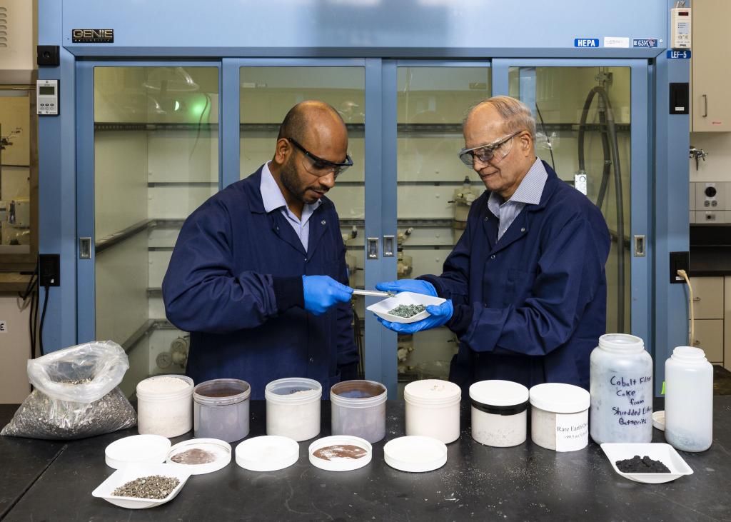 From left, researchers Syed Islam and Ramesh Bhave discuss the nickel sulfate recovered from end-of-life lithium-ion batteries using the membrane solvent extraction process they co-invented at ORNL. Credit: Carlos Jones/ORNL, U.S. Dept. of Energy