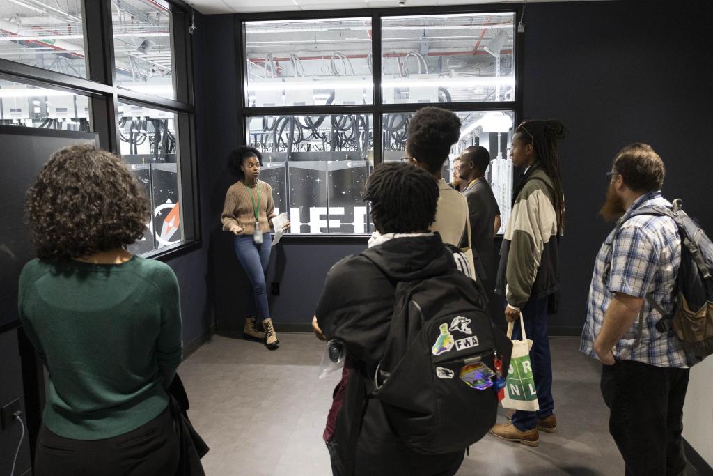 Attendees of the 2023 NSBP Annual Conference toured the Frontier supercomputer at the Oak Ridge Leadership Computing Facility. Credit: Alonda Hines/ORNL, U.S. Dept. of Energy