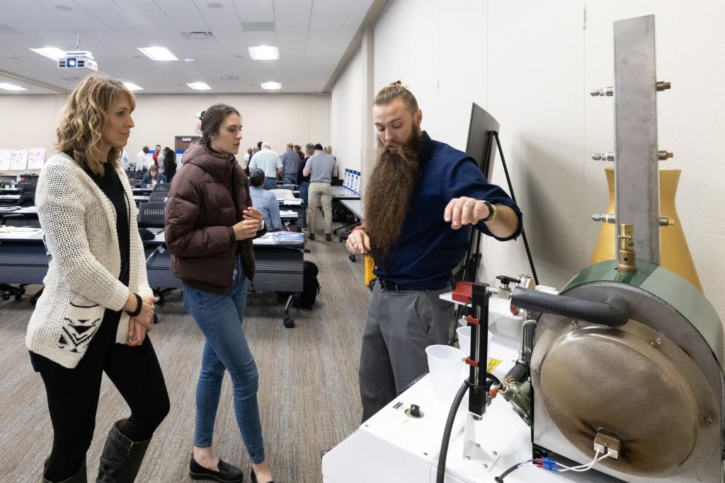 ORNL’s Thomas Wenning, industrial energy efficiency lead for DOE’s Better Plants program, explains during a recent Energy Bootcamp how making small changes in heating and cooling processes can have a big impact on cost. Credit: ORNL, U.S. Dept. of Energy