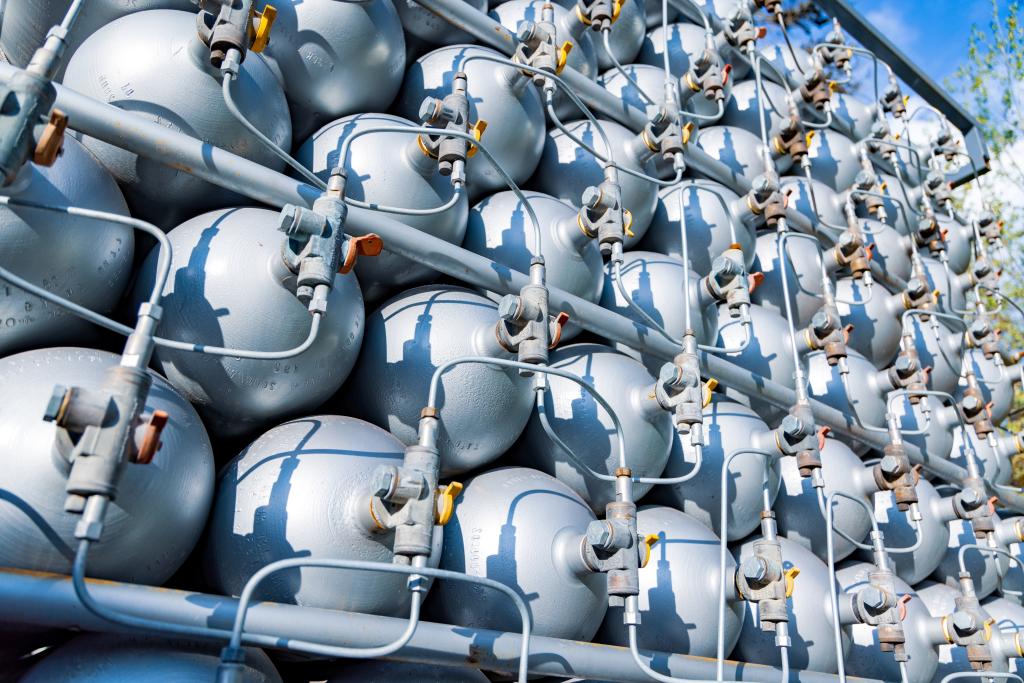Pressurized containers / Envato Elements