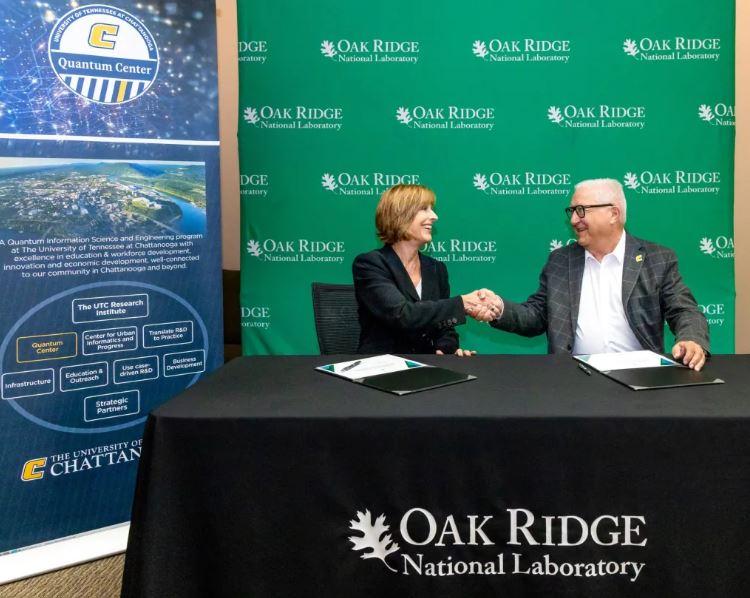 Oak Ridge National Laboratory Deputy for Science and Technology Susan Hubbard and UTC Vice Chancellor for Research Reinhold Mann