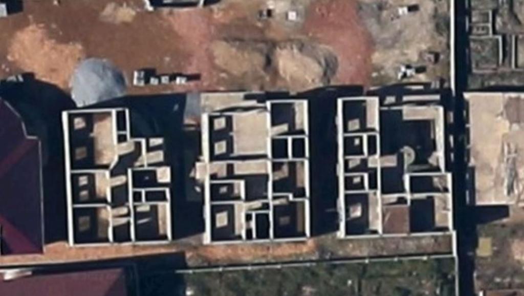 Satellite image of houses being built in 2023, resembling a waffle style pattern