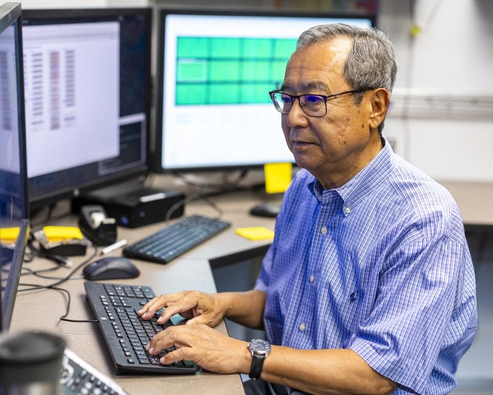 Takeshi Egami uses synchrotron X-ray and neutron scattering to see dynamic atomic correlation in liquids. Credit: Carlos Jones/ORNL, U.S. Dept. of Energy