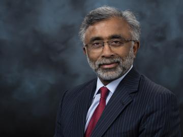 Thomas Zacharia, ORNL director, was recognized with a corporate leadership award from the National Graduate Education for Minorities Consortium. Credit: Carlos Jones/ORNL, U.S. Dept. of Energy
