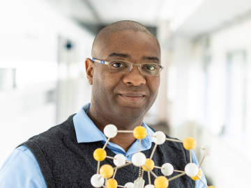 ORNL scientist Valentino Cooper has been appointed to the DOE Basic Energy Sciences Advisory Committee. Credit: Carlos Jones, ORNL/U.S. Dept. of Energy
