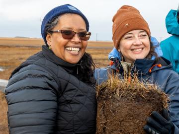 From left: DOE Office of Science Director Dr. Asmeret Asefaw Berhe with ORNL’s Colleen Iversen, director of NGEE Arctic, with a fresh soil sample collected near Utqiaġvik, Alaska. Credit: Genevieve Martin/ORNL, U.S. Dept. of Energy