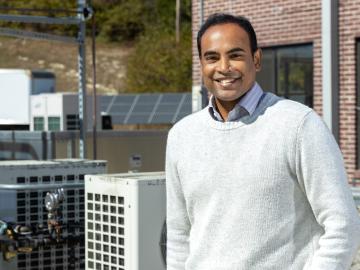 As a chemical engineer focusing on low-carbon energy sources like hydrogen, Cheekatamarla’s research at ORNL supports the deployment of clean energy technologies in buildings and industries. Credit: Genevieve Martin/ORNL, U.S. Dept. of Energy