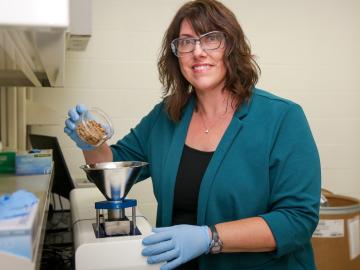 ORNL’s Erin Webb is co-leading a new Circular Bioeconomy Systems Convergent Research Initiative focused on advancing production and use of renewable carbon from Tennessee to meet societal needs. Credit: Genevieve Martin/ORNL, U.S. Dept. of Energy