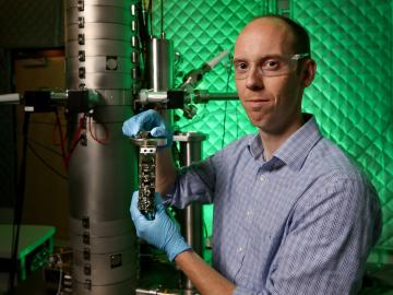 ORNL’s David Cullen used sophisticated, low-voltage microscopy to directly observe the active sites of a low-cost, platinum group metal-free fuel cell catalyst developed by a Los Alamos-led research team. Photo by Jason Richards, ORNL/DOE ORNL’s David Cullen used sophisticated, low-voltage microscopy to directly observe the active sites of a low-cost, platinum group metal-free fuel cell catalyst developed by a Los Alamos-led research team. Photo by Jason Richards, ORNL/DOE
