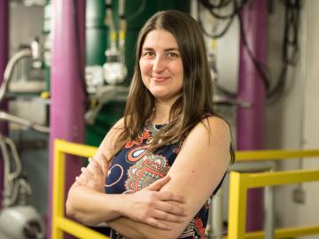 Leah Broussard leads a study of neutron decay to understand correlations between electrons and antineutrinos as well as subtle distortions in the electron energy spectrum.