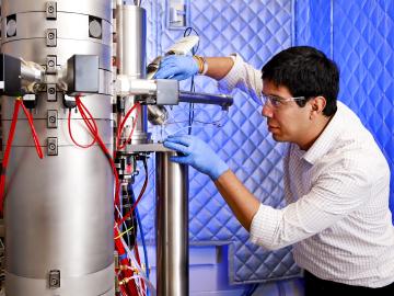 ORNL’s Juan Carlos Idrobo helped develop an electron microscopy technique to measure magnetism at the atomic scale. ORNL’s Juan Carlos Idrobo helped develop an electron microscopy technique to measure magnetism at the atomic scale.