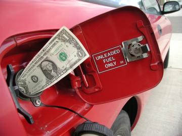 A new app developed at ORNL makes fuel economy and other information more readily accessible to car buyers. A new app developed at ORNL makes fuel economy and other information more readily accessible to car buyers.