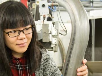 Lu Huang, USS industrial research engineer prepares a lightweighted advanced high strength steel component for neutron research at the Spallation Neutron Source’s VULCAN instrument. Lu Huang, USS industrial research engineer prepares a lightweighted advanced high strength steel component for neutron research at the Spallation Neutron Source’s VULCAN instrument.