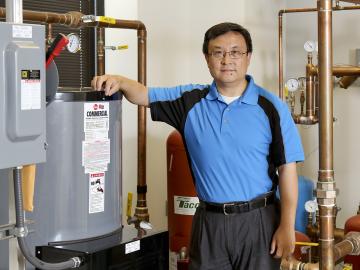 ORNL researcher Xiaobing Liu works in the laboratory’s Building Technologies Research and Integration Center. ORNL researcher Xiaobing Liu works in the laboratory’s Building Technologies Research and Integration Center.