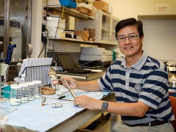 ORNL’s Michael Hu is the team lead for thermochemical processing under the DOE Bioprocessing Separations Consortium, leading scientists from eight national laboratories as they develop technologies to reduce the cost of expensive catalysts. ORNL’s Michael Hu is the team lead for thermochemical processing under the DOE Bioprocessing Separations Consortium, leading scientists from eight national laboratories as they develop technologies to reduce the cost of expensive catalysts.