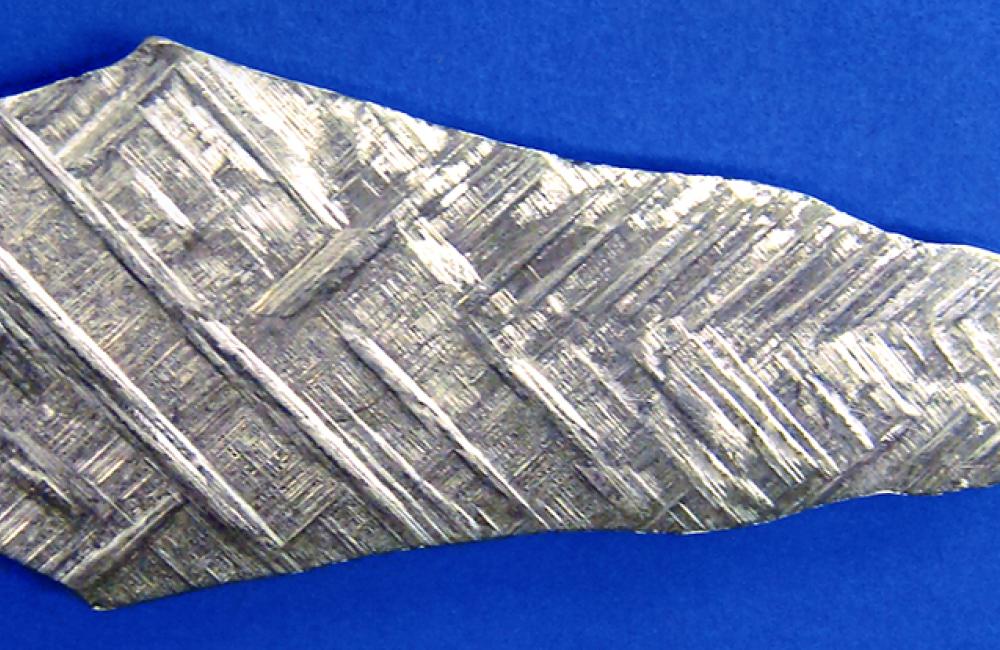 This is an example of the decorative pattern formed on a surface of an austenitic alloy single crystal.