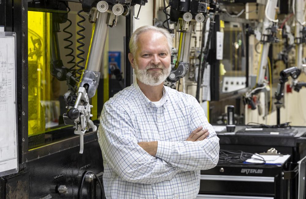Porter Bailey, who will retire as operations manager for the Radiochemical Engineering Development Center Jan. 1, says he never lost his love for hot cell work — the job he came to ORNL to do 33 years ago. Bailey’s last day on site is Dec. 18. Credit: Carlos Jone/ ORNL, US Dept. of Energy