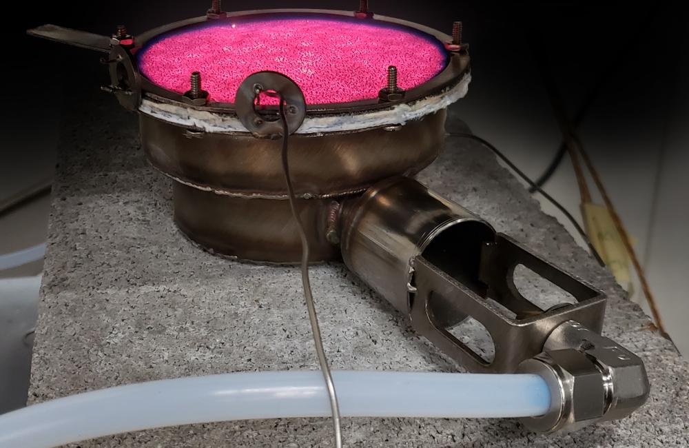 Oak Ridge National Laboratory researchers developed a single burner cooking appliance powered by a blend of 50% hydrogen and natural gas, reducing emissions that contribute to the carbon footprint. Credit: ORNL, U.S. Dept. of Energy 
