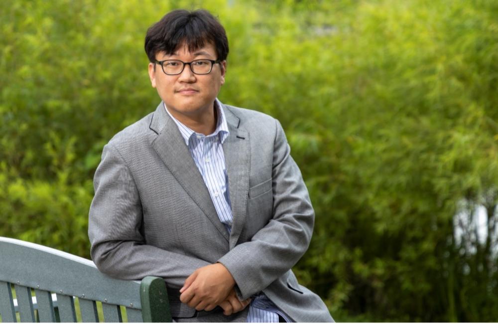 Distinguished staff fellow Gang Seob “GS” Jung knew from an early age he wanted to be a scientist. Credit: Carlos Jones/ORNL, U.S. Dept. of Energy 
