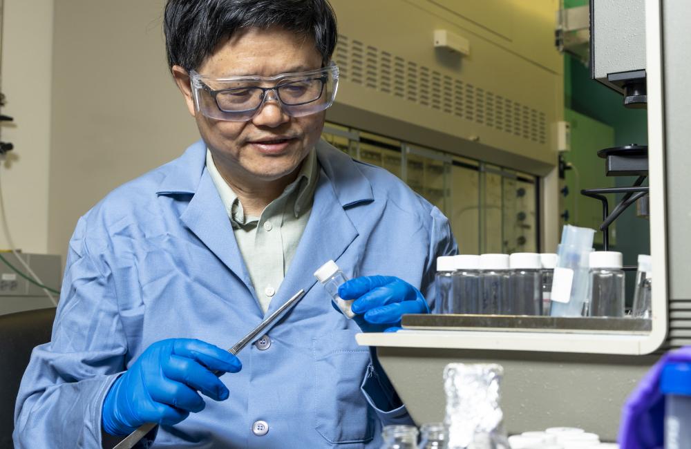 Sheng Dai in his research lab