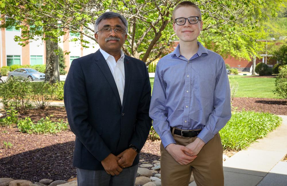 Oak Ridge National Laboratory Director Thomas Zacharia (left) congratulates Jan Jakowski, winner of the 2018 UT-Battelle Scholarship to the University of Tennessee. Photo by Genevieve Martin