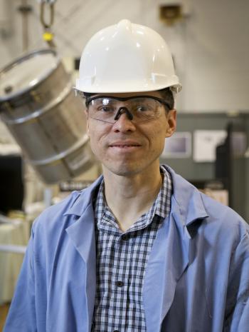 Oscar Martinez, pictured at the National Transportation Research Center packaging facility. Credit: Jason Richards/ORNL, U.S. Dept. of Energy